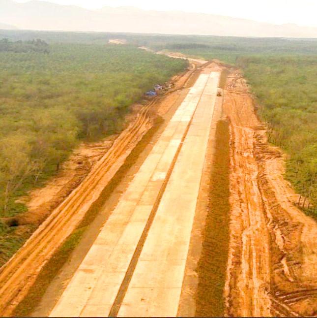 Proses Konstruksi Jalan Tol Menuju Danau Toba