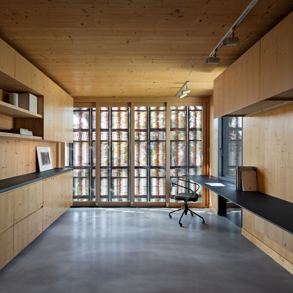 Lantai Atas Awrawikara