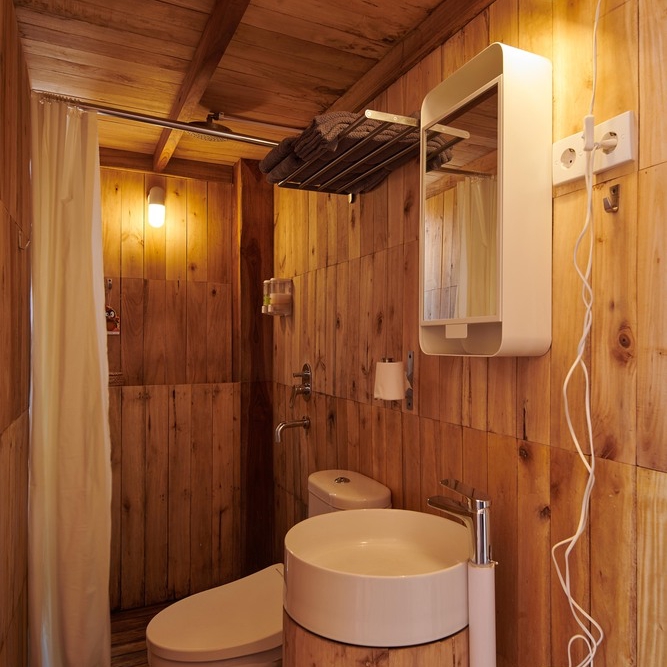 Toilet dan Kamar Mandi Toilet dan Kamar Mandi