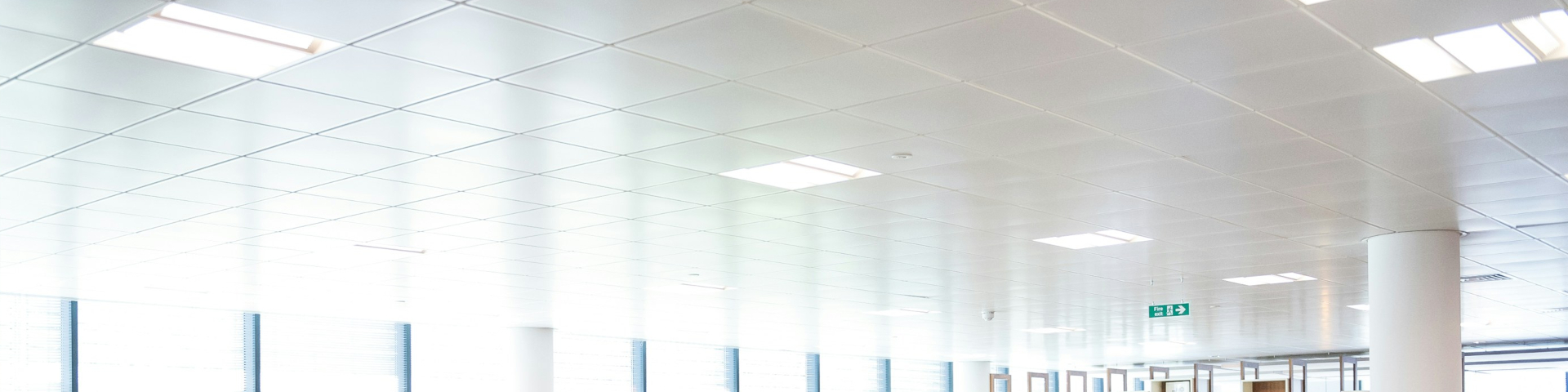 Jenis-Jenis Tile Metal Ceiling, Snap-In vs Lay-In, Plain vs Perforated