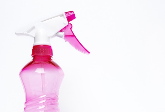 membersihkan noda kasur