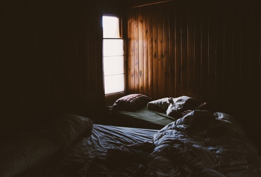 mengatasi kamar lembab