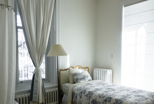 mengatasi kamar lembab