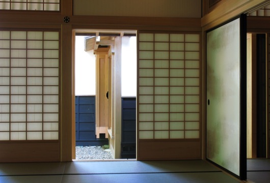 pintu geser kayu