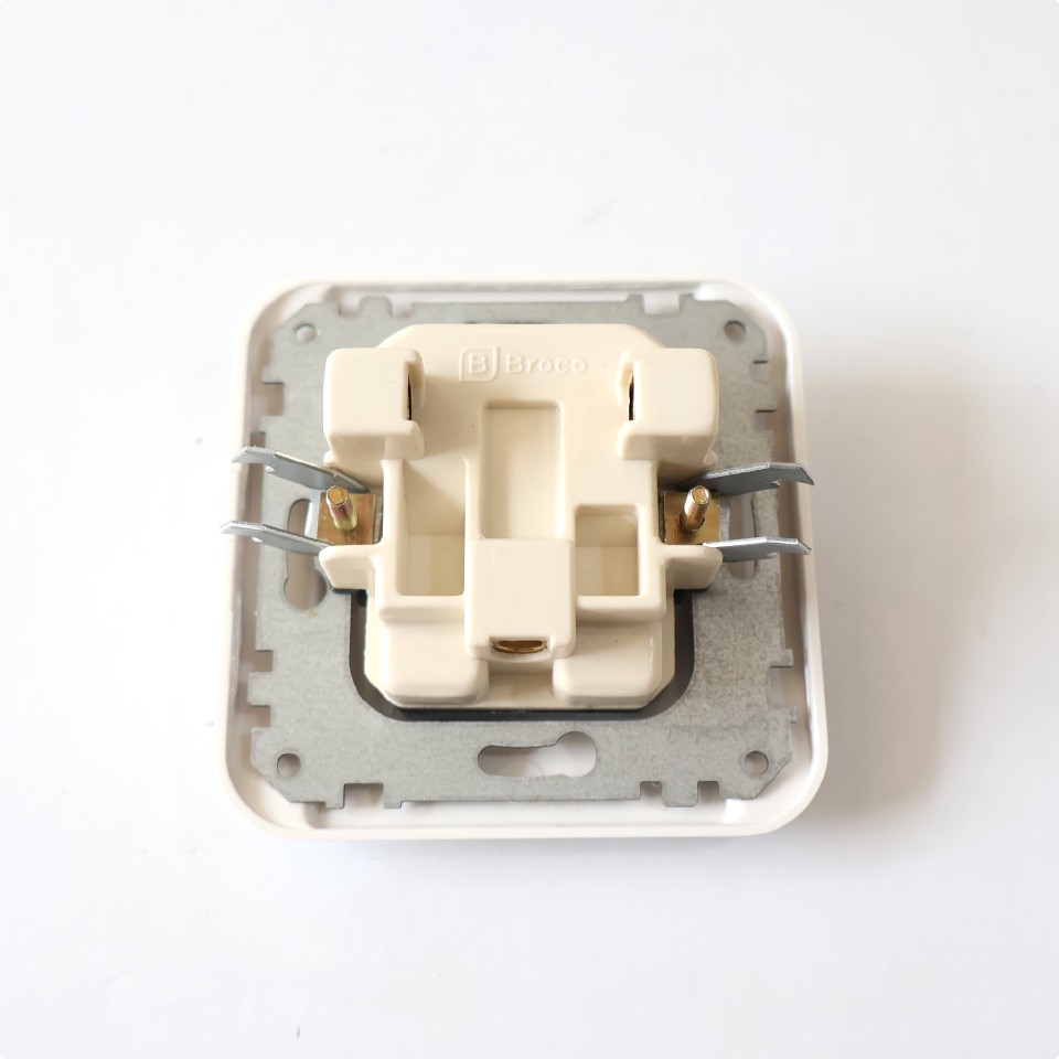 broco-stop-kontak-ac-3p-galleo-g15555s-socket-3-pin-white