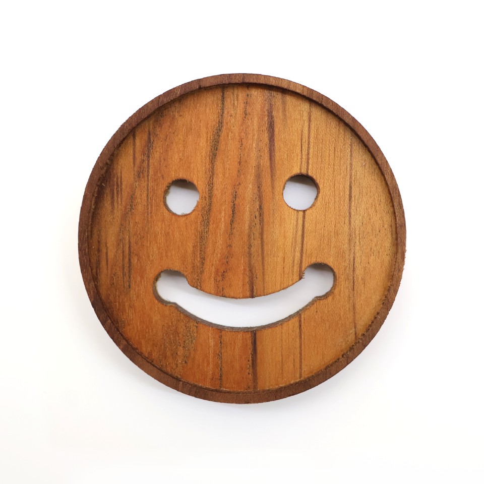 tatakan-motif-emoticon-wooden-coaster-emoticon