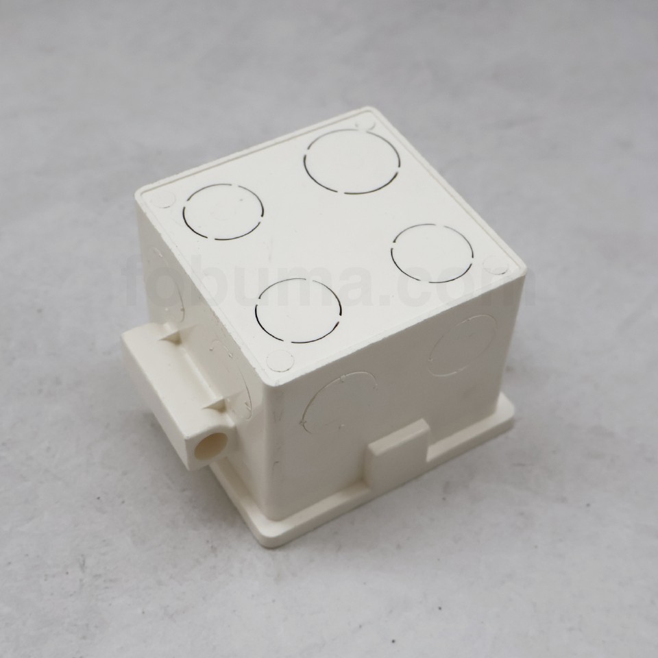 Lesso Fitting PVC Conduit, Gang Box, Size 77 x 77 / 20 - 60 1