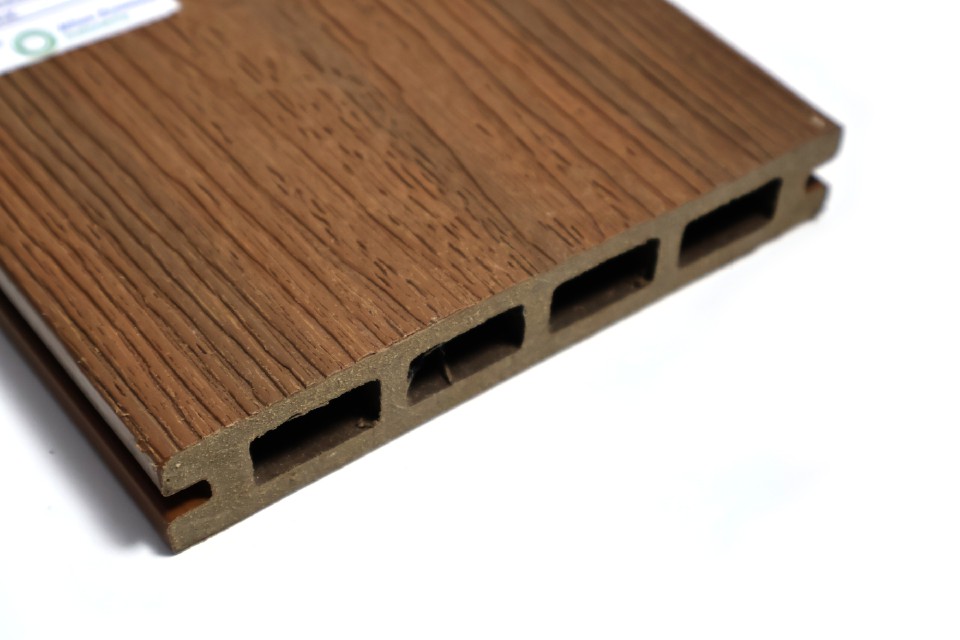 milan-ecowood-decking-board-flooring-uh06-lantai-wpc-kolam-renang