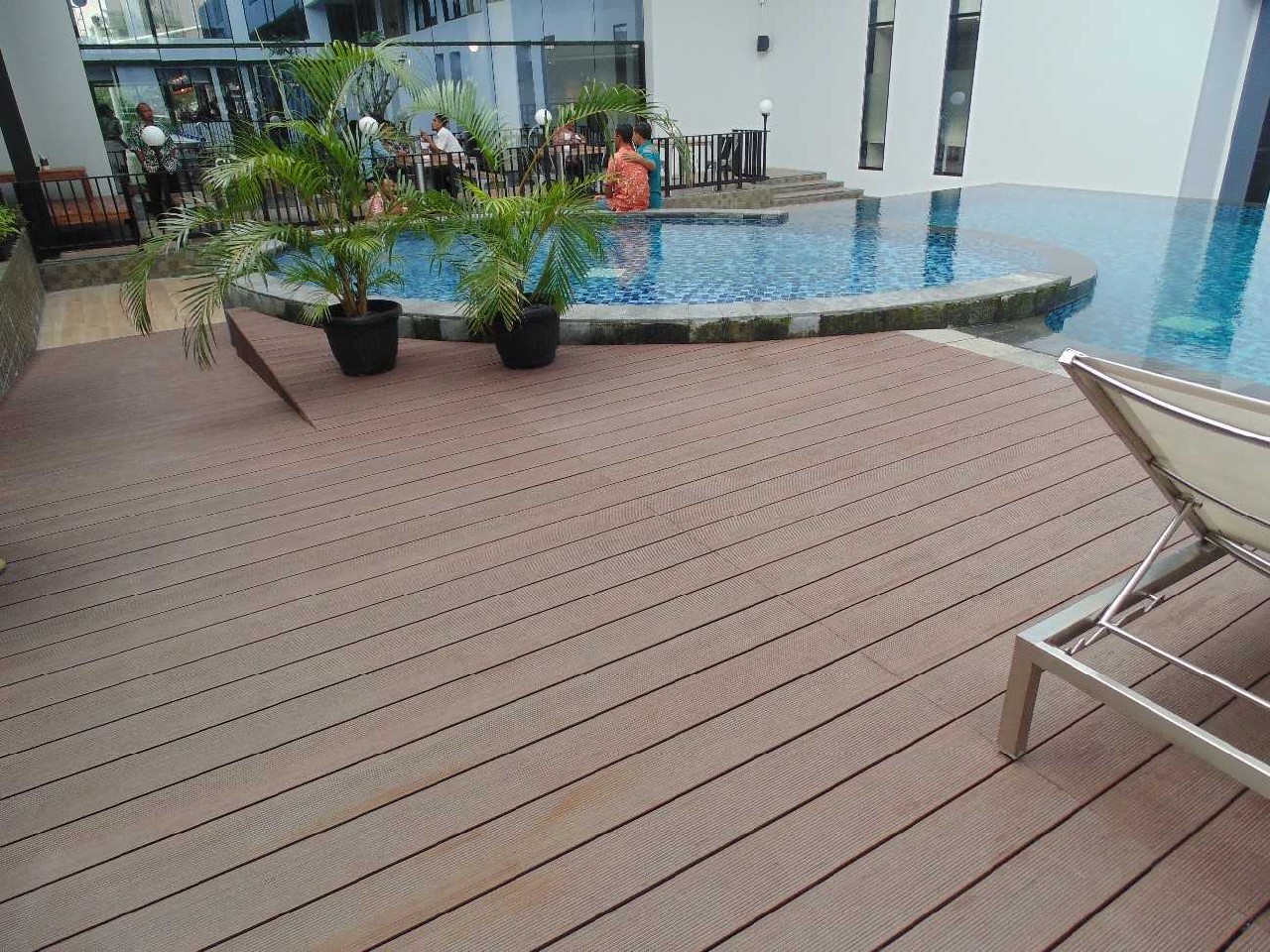 milan-ecowood-decking-board-flooring-uh07-lantai-wpc-kolam-renang
