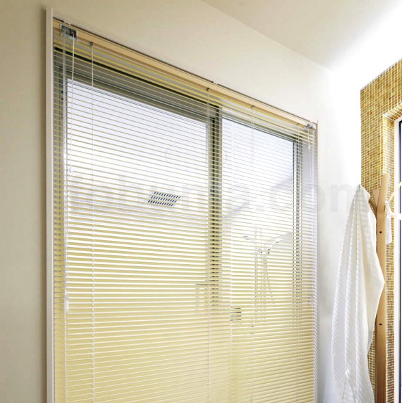 toso-horizontal-blind-venealu-magic-pole-polycarbonate